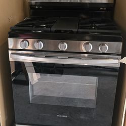 New Samsung - 6.0 cu. ft. Freestanding Gas Range with WiFi and Integrated Griddle - Stainless Steel