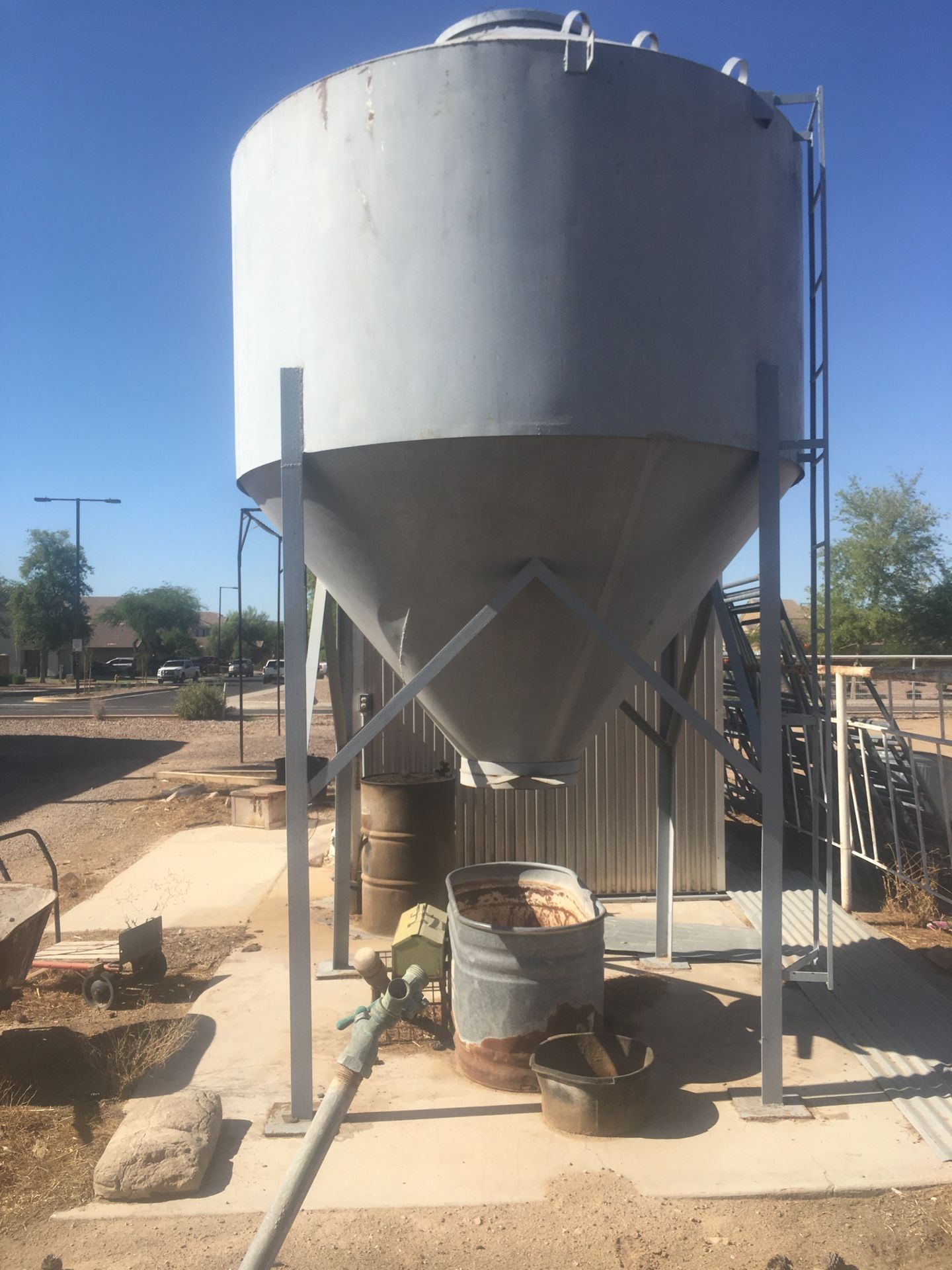 5 Ton Stand Up Pellet Bin