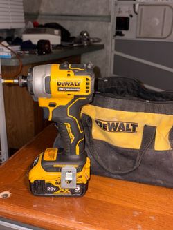 DeWalt 20V MAX Brushless 1/4" Impact Driver (DCF809) w/ 5.0Ah XR Battery & Bag