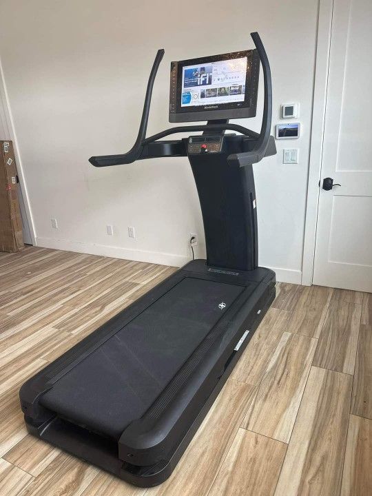 NordicTrack X22i Commercial Treadmill: New In Box