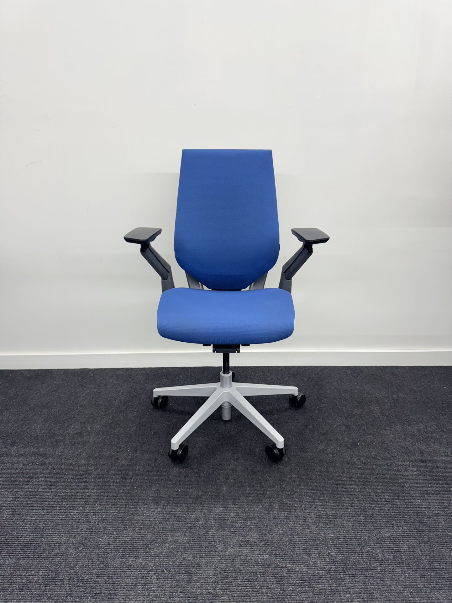 LIKE NEW CONDITION STEELCASE GESTURE CHAIR, BLUE FABRIC WITH WHITE/SILVER FRAME