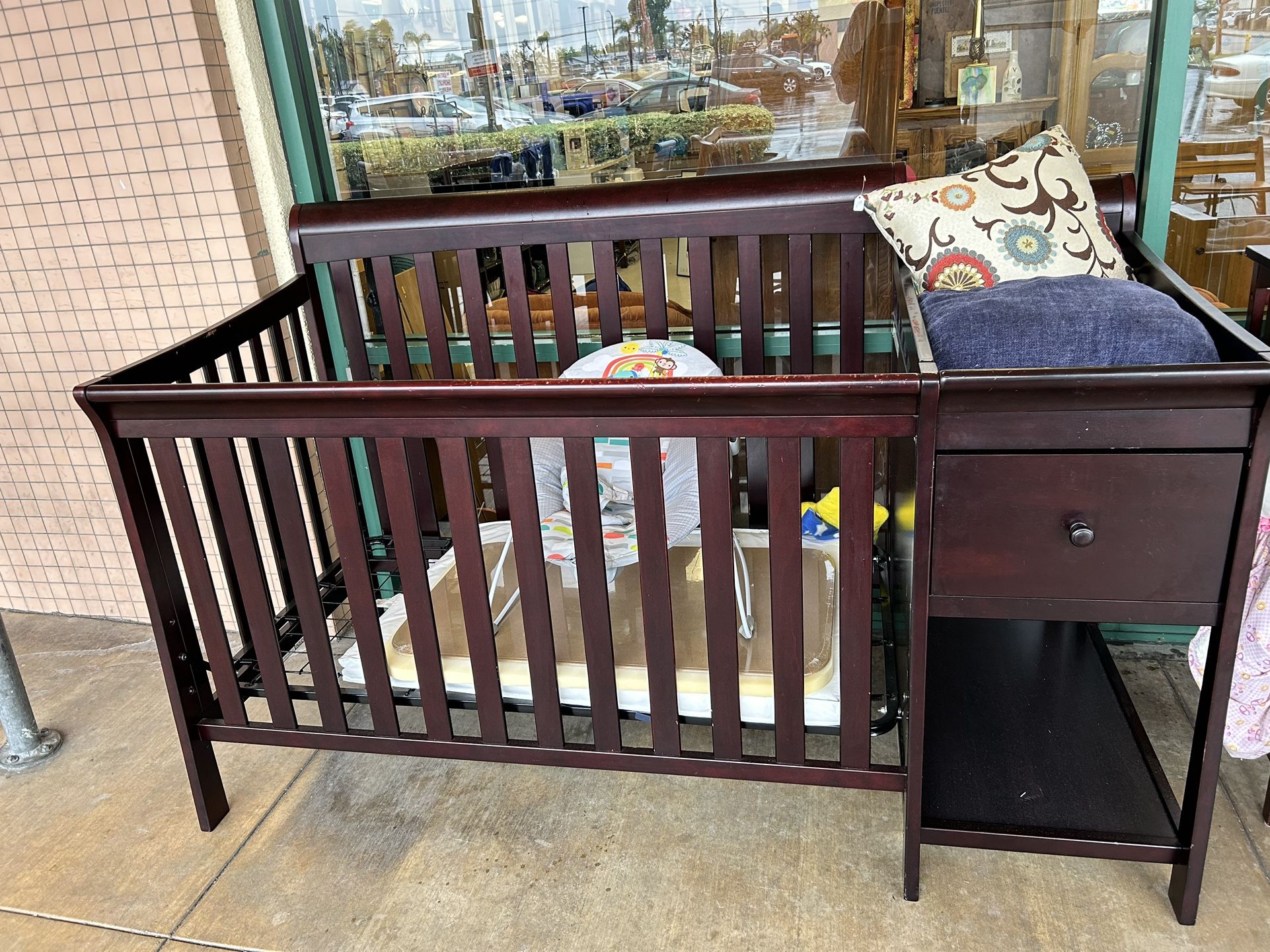 Baby Crib & Changing Table 