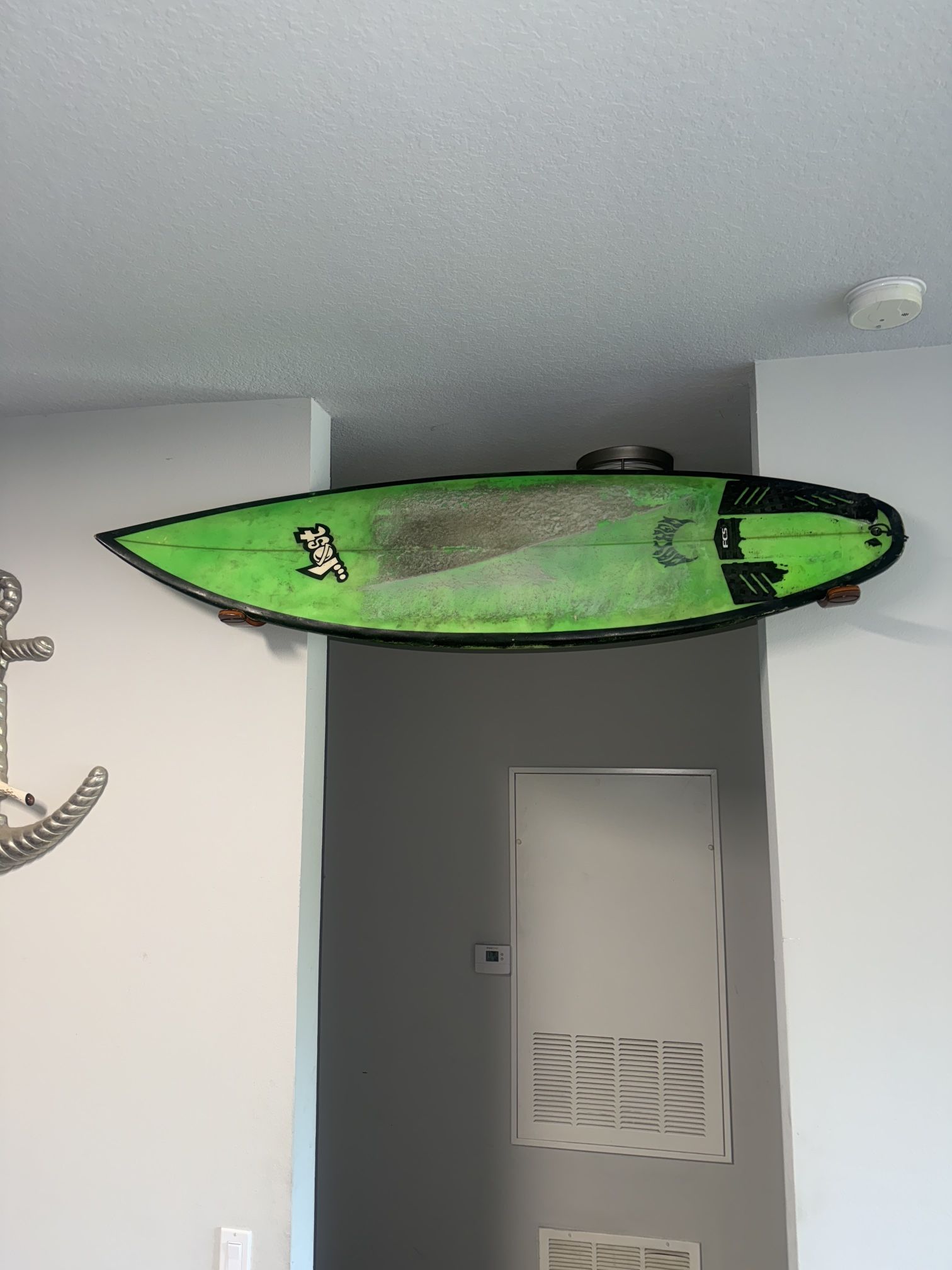 Surfboard Lost Mayhem 5’8” w/ “Hawaiian Gunrack” Mount