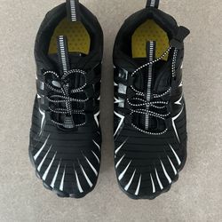 Unisex Black And White Shoes Sz 10.5 NWT