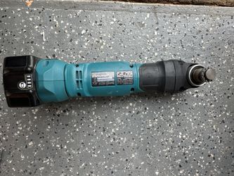 Makita 18V LXT Lithium-Ion Cordless Variable Speed Oscillating Multi-Tool (Tool-Only) With Blade and Accessory Adapters,it was display tool
