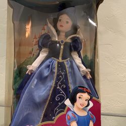 Snow White Porcelain Keepsake Doll 2003