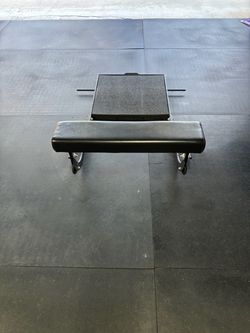 Hip thrust bench