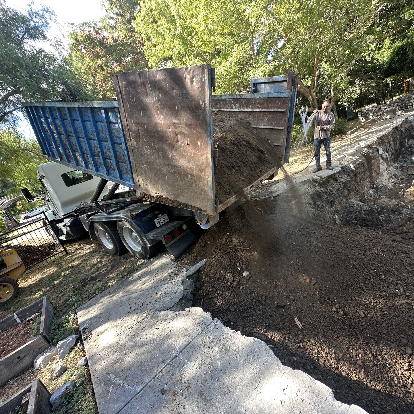 Free Dirt And Free Delivery for Sale in Saratoga, CA - OfferUp