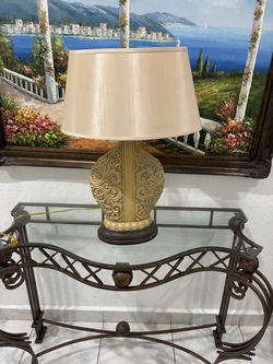 Traditional Style Lamp