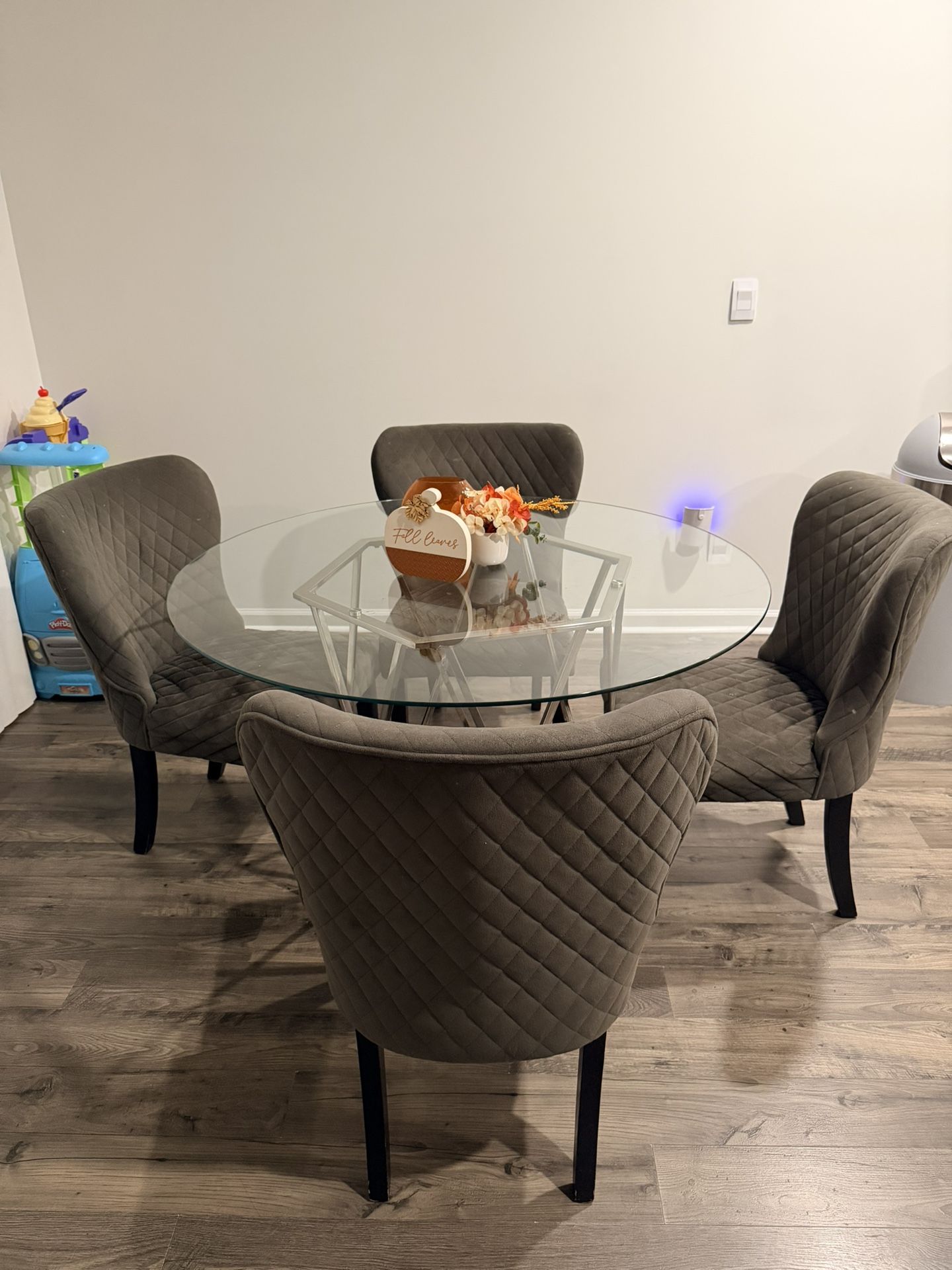 DINING TABLE WITH CHAIRS