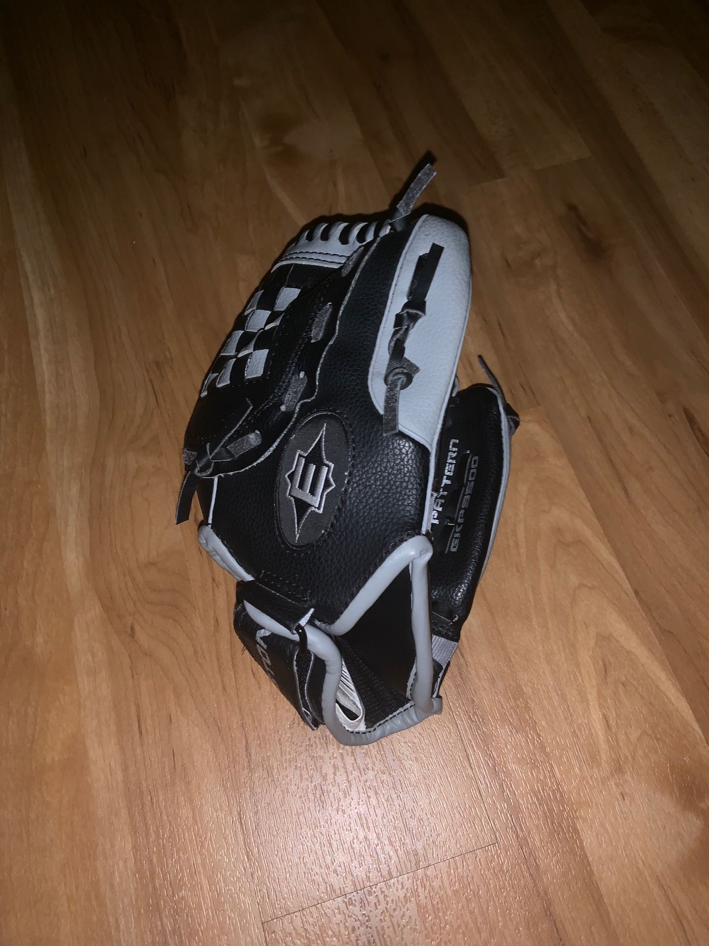 Kids baseball glove (new)