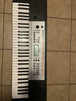 Yamaha YPT-260 Piano Keyboard