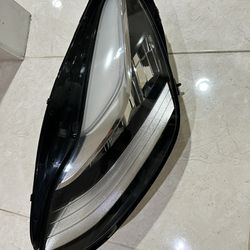 Tesla Model Y 2023 Headlight - Like New