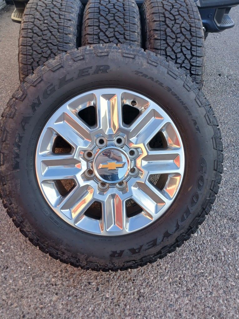 2025 NEW OEM ORIGINAL TAKEOFFS CHEVY SILVERADO HIGH COUNTRY 20 INCH HAVE TPMS SENSORS TIRES GOODYEAR ALL-TERRAIN 99 % DOT 3824 $ 1950