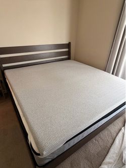 King size bed frame + 2 mattresses