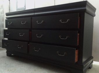 SOLID WOOD BLACK DRESSER- GREAT CONDITION 👍(Tall - 37 "  Long -68"  Deep 20")