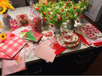 FREE! Strawberry themed party accessories