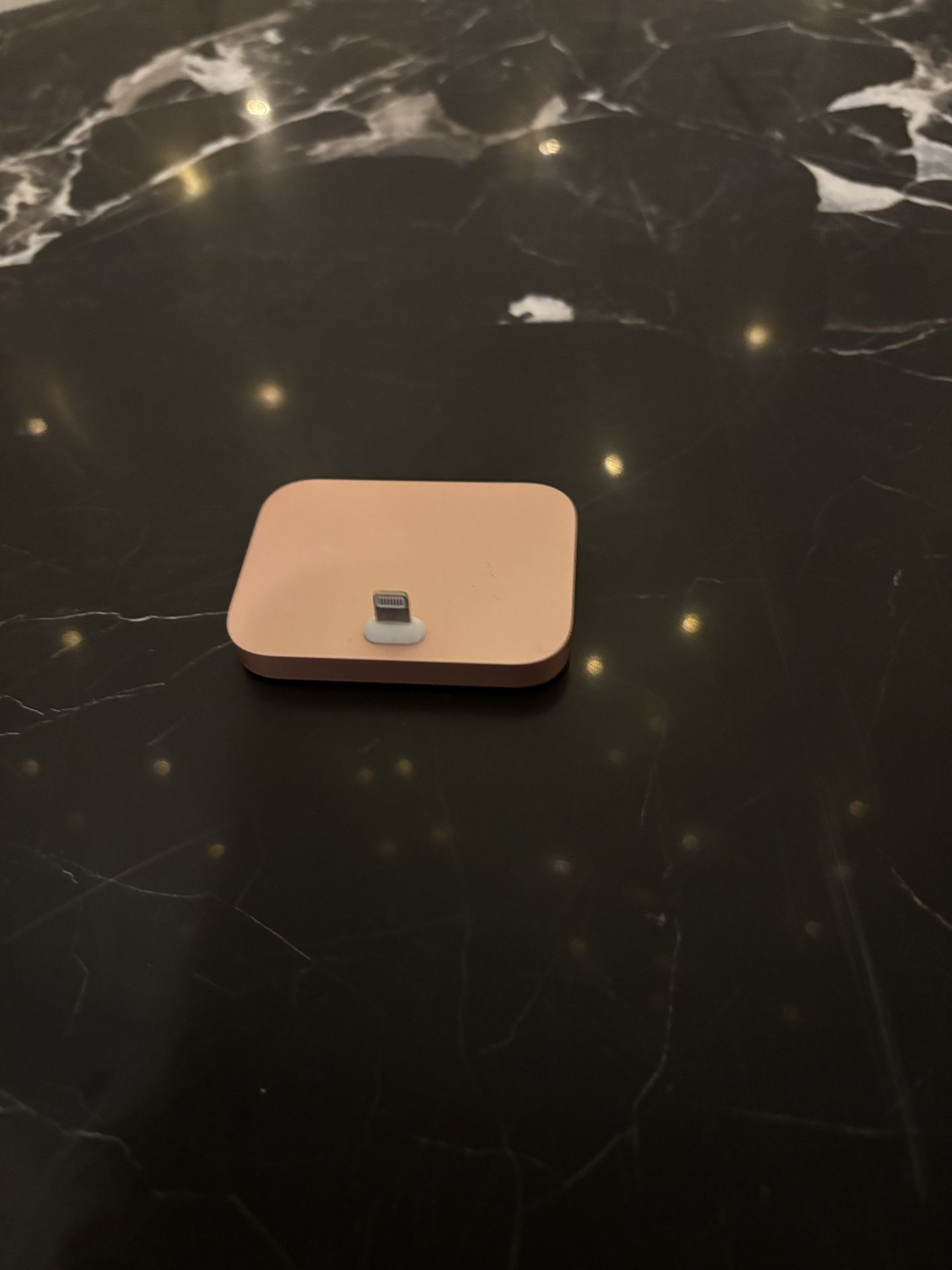 Apple Rose Gold Lightning Dock