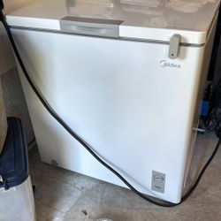 Midea 7 cu ft Freezer