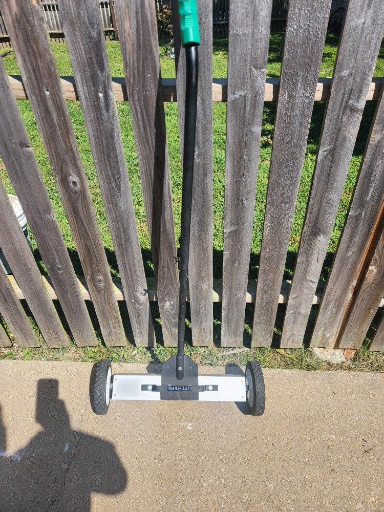 Magnet On Wheels