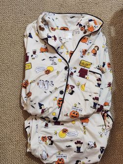 Brand New Women's Snoopy Halloween Pajama Set with Long Sleeves and Shorts Size XXL