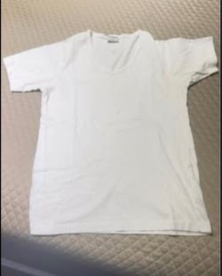Papi Men’s White V-Neck T-Shirt – Size Small