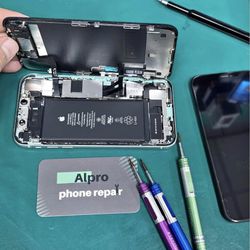 iPhone 11 / 12 / Xr / X.   Battery 