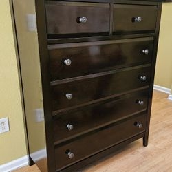 Clean and Nice Dark Brown 6 Drawer Chest / Tall Dresser.