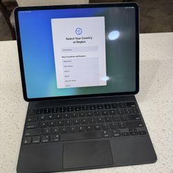 Apple iPad Pro 12.9 Inch 4th Gen 256gb With Magic Keyboard