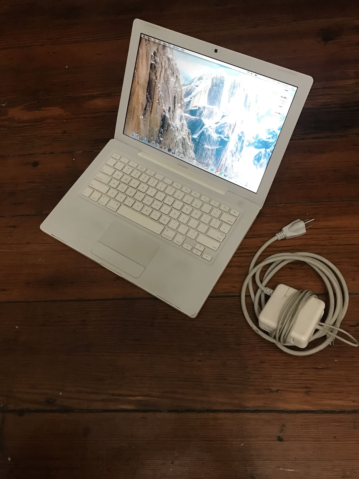 MacBook 500GB/4GB Lion & Programs