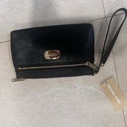 NWT Michael Kors Jet Set Black Leather Wristlet