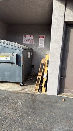 FREE PALLETS