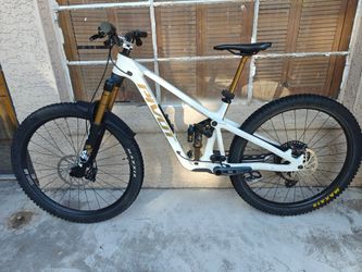 Pivot firebird/ mountain bike
