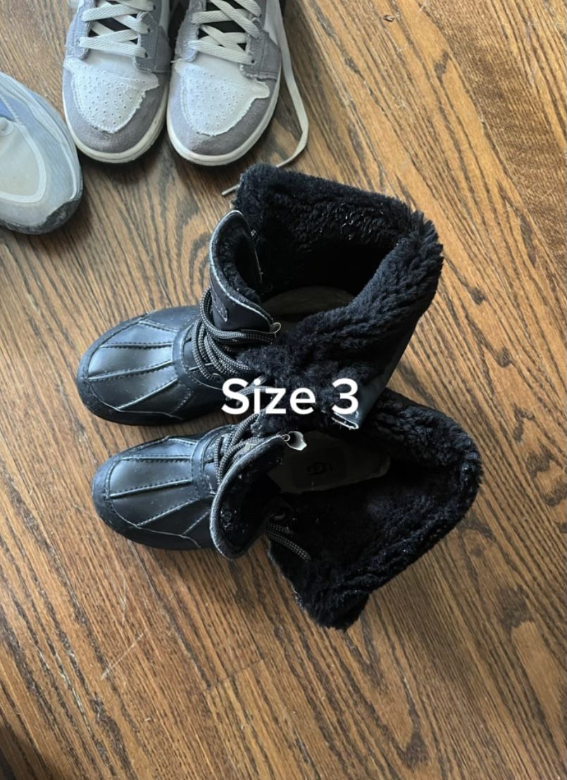 Uggs Size 3 Boys Shoes