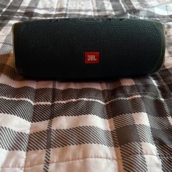 JBL charge4