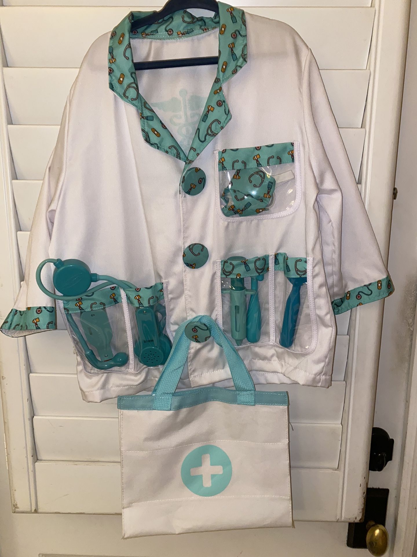 New Sweetest Little Doctors Coat, Mask, Medical Bag & All Accessories .  
