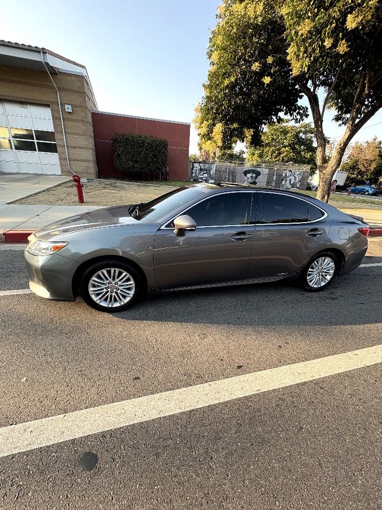 2013 Lexus Es300h F Sport
