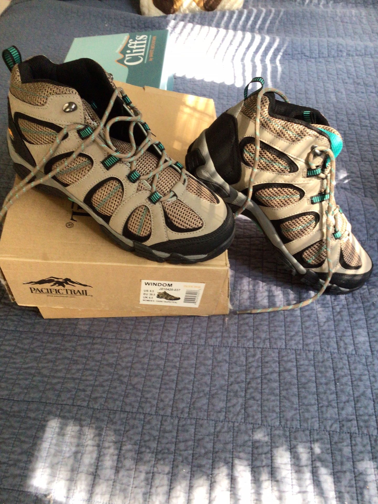 Women’s Hiking Shoes