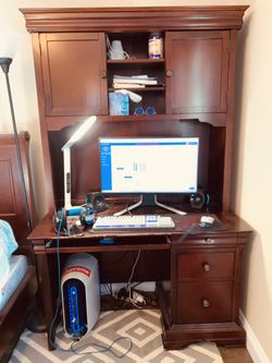 Desk sales of very good quality！It's just a sales desk.！2 Pieces!  The top and bottom can be separated.  