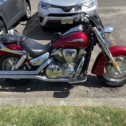 Honda, Vtx 1300 retro Red