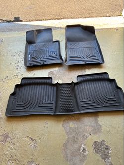 Husky car floor liner