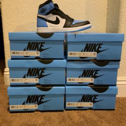 Nike Air Jordan Retro 1 High OG UNC Toe sizes 11, 10.5, 9.5, 9 men’s Sb Dunk Yeezy Travis Scott Nike  	