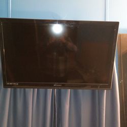 32-in Emerson Flat Screen TV With Mounting Bracket