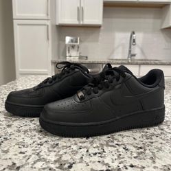 Black Air Forces 1 w/ Box