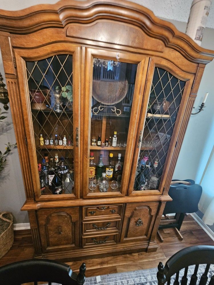 China Cabinet / Vitrina