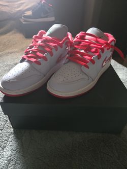 Air Jordan 1 Low, Football Grey/University Red.