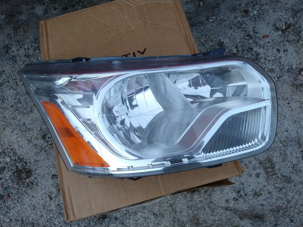 2012 to 2018 Nissan nv2500 van passenger headlight