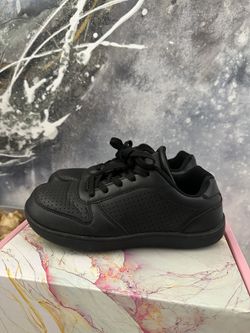 Wide Toe Sneaker