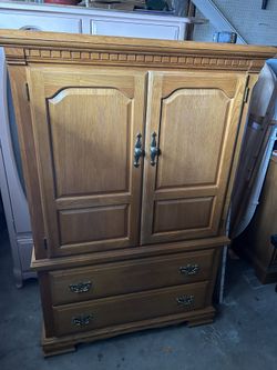 Vaughan Bassett Media Armoire 