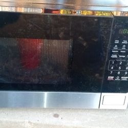 MICROWAVE (BLACK AND DECKER) 